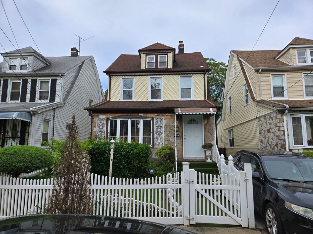 Foto principal - 111-10 204th St