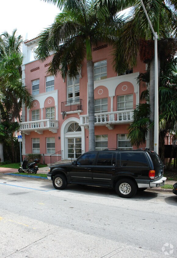 Building Photo - The Granite at Miami Beach
