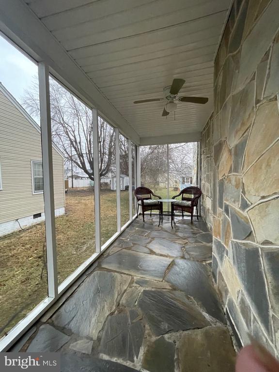 Building Photo - 420 Woodford St