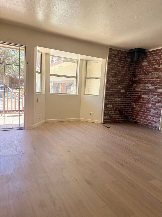Building Photo - 812 Coronado Ave