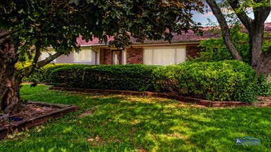 Building Photo - 2226 Shannondale Dr
