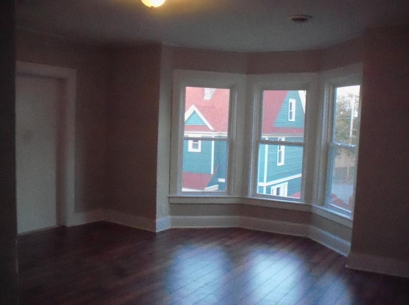 Building Photo - 818 1/2 E 15th St