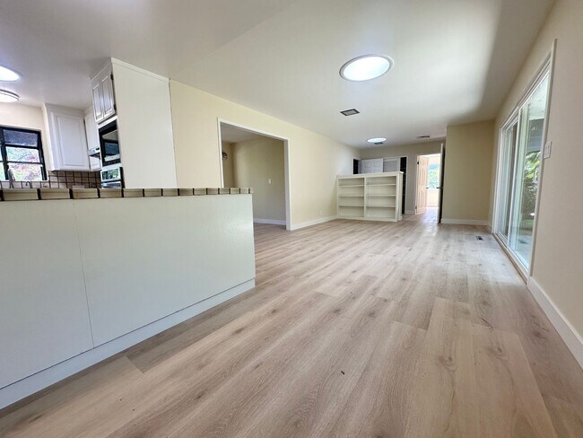 Foto del edificio - Spacious 4 Bed 2.5 Bath South Los Altos Home - Pool! Great Schools!