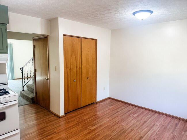 Espacio de almacenamiento adicional en la despensa de la cocina. - 5229 Rule Rd