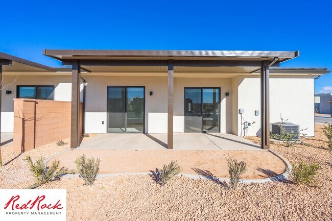 Foto del edificio - Elegant Single-Level Twin Homes with Premi...