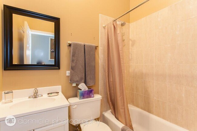Foto del edificio - 3 bedroom in Chicago IL 60612