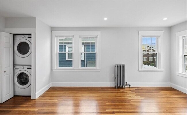 Foto del edificio - 79 Lenoxdale Ave