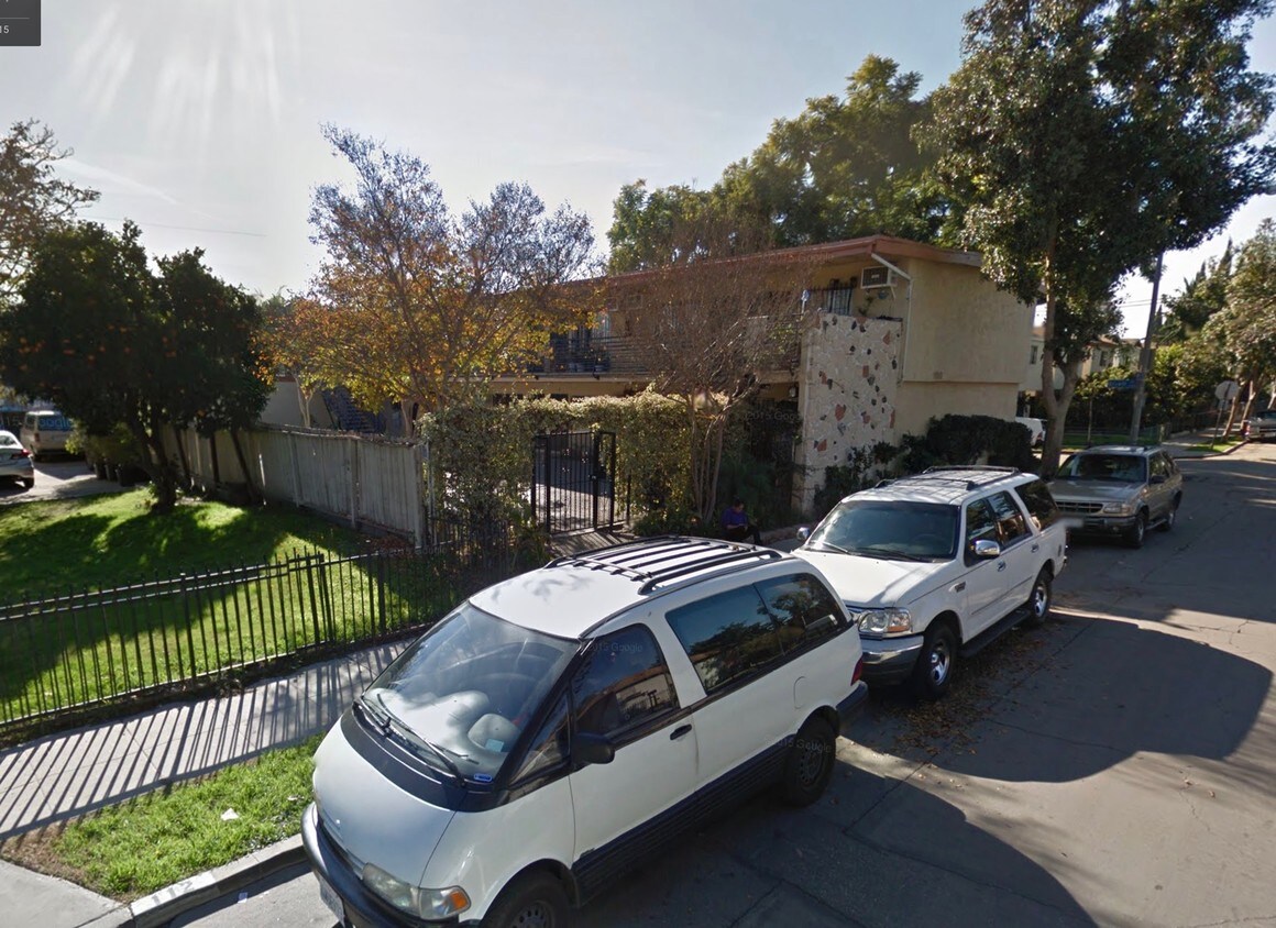 Primary Photo - 100 E 69th Way