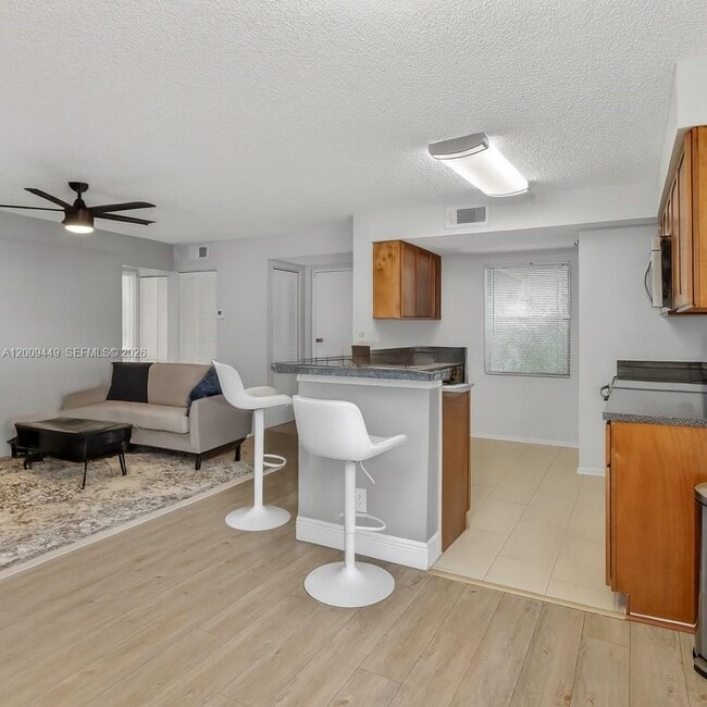 Building Photo - 9999 Summerbreeze Dr