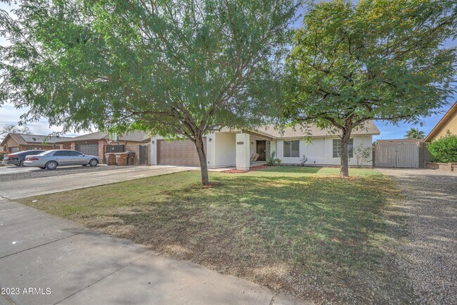 Foto del edificio - 7113 W Sunnyside Dr