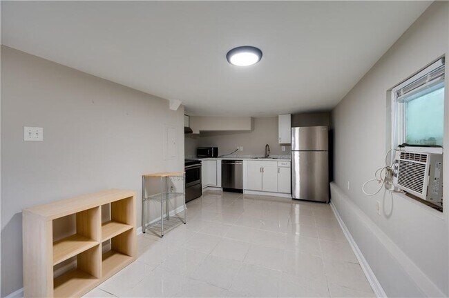 Building Photo - 1459 Hartford Ave SW