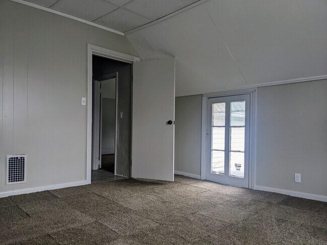 Living room - 351 Spink St