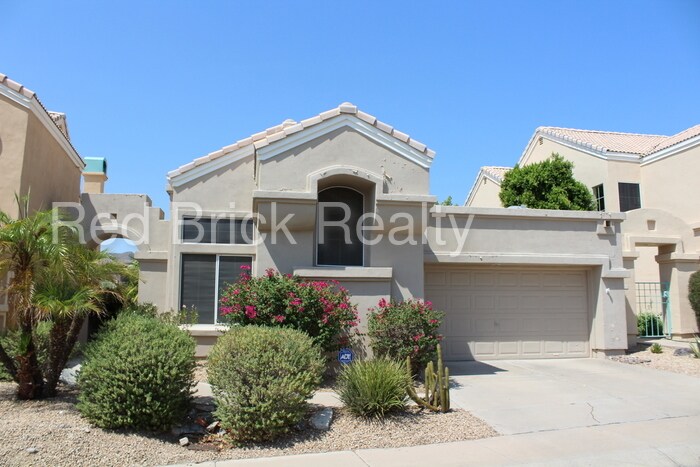 Primary Photo - 1140 E Hiddenview Dr