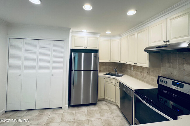 Foto del edificio - 119 Lexington Ct