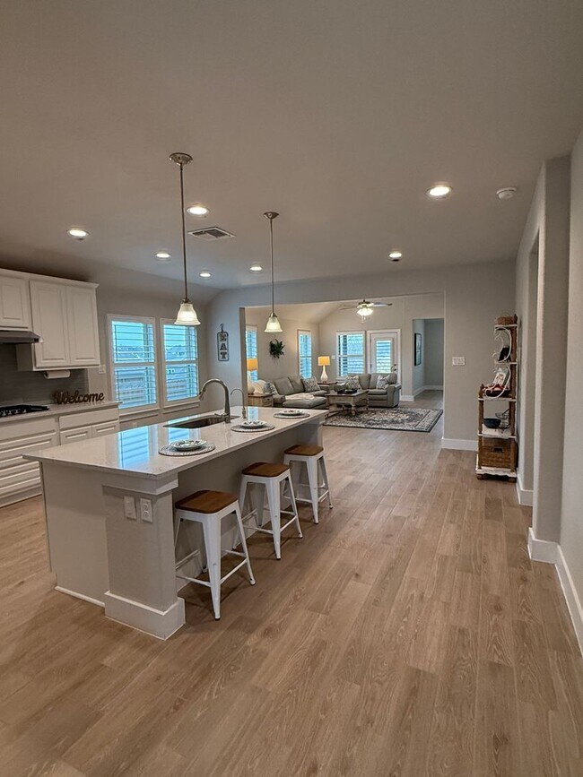 Foto del edificio - Well maintained single story home North San Antonio available now!