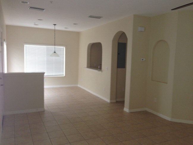 Building Photo - 12992 Coyote Ln