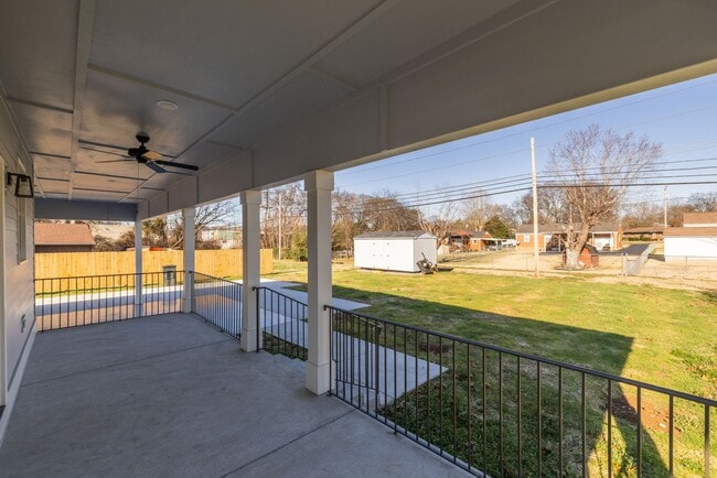 Building Photo - 2104 Jade Dr