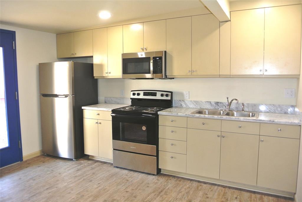 Foto principal - 111 W 2nd St