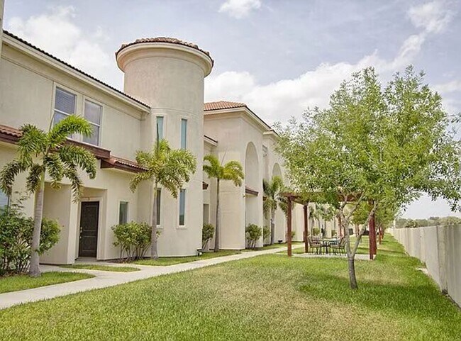 Building Photo - Apt 3 - 1413 E Keeton Ave