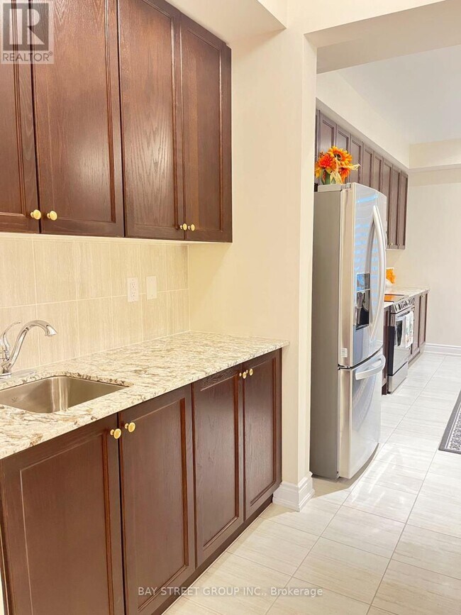 Photo du bâtiment - 251 Tennant Cir