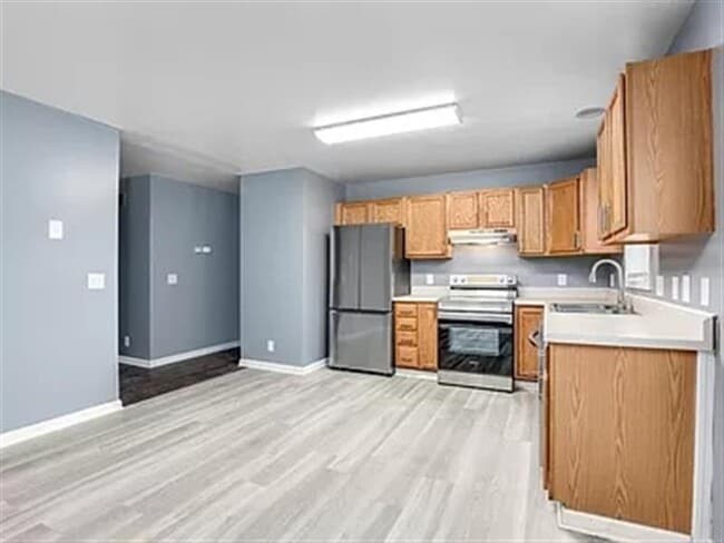 Building Photo - Move-in ready,