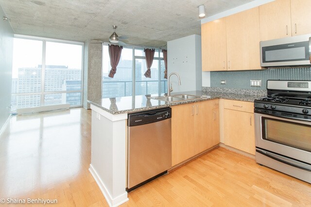Foto del edificio - 611 S Wells St