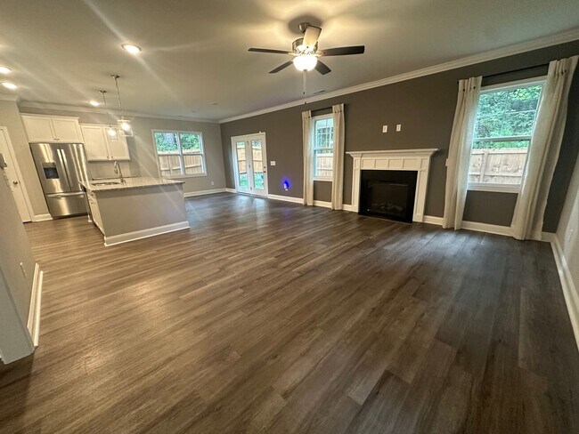 Foto del edificio - 809 Shadowlawn Dr