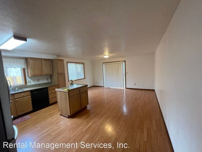 Building Photo - 3 br, 2 bath House - 12660 SE 22nd Ave