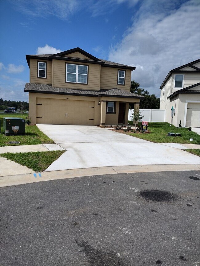 Foto del edificio - Beautiful 4 bedroom 2.5 Bathroom House For...