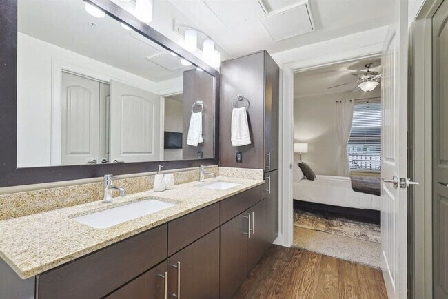 Foto del edificio - 5445 Town and Country Blvd