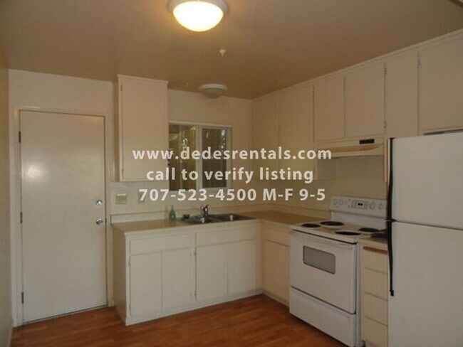 Foto del edificio - 8270 Lancaster Dr