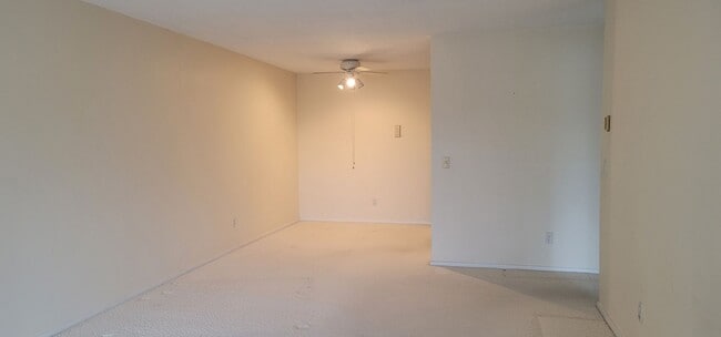 Building Photo - Downtown Wayzata Condo for Rent