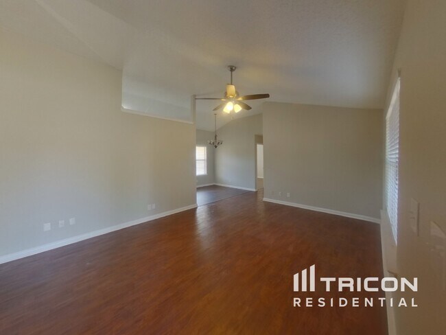 Foto del edificio - 6401 Freedom Ct