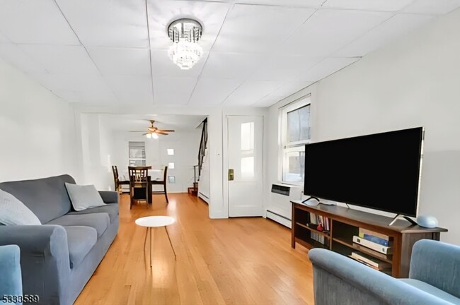 Living room - 53 W New St