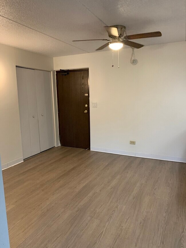 Building Photo - 230 Springhill Dr