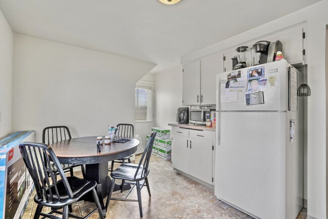 Kitchen - 2531 Maple Grove Ave