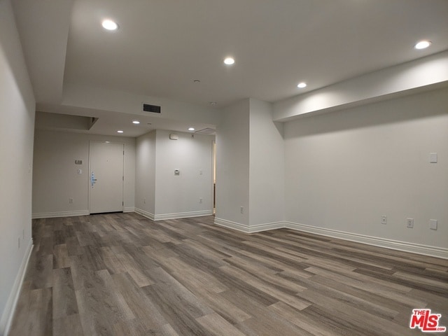 Building Photo - 147 S Doheny Dr