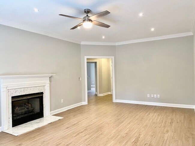 Foto del edificio - UNIQUE PROPERTY IN CONVENIENT IRMO LOCATION