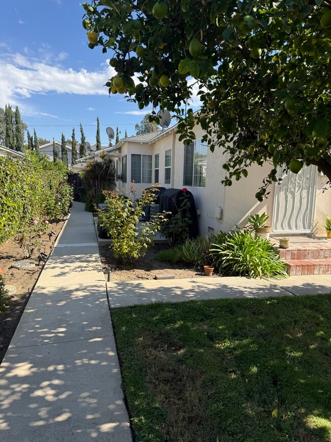 Building Photo - 5618 Riverton Ave