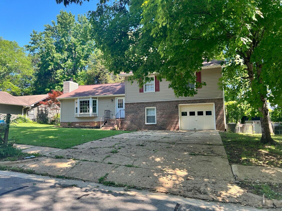 Foto principal - Move In Special!! 1/2 Off First Month's Re...