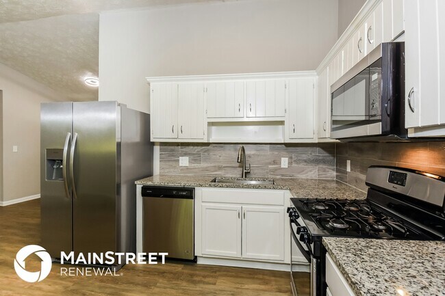 Foto del edificio - 550 Pineland Cir