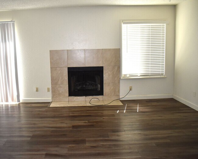 Foto del edificio - Woodstock Green Townhome unit with a commu...