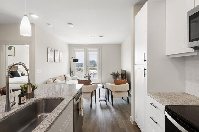 Foto del edificio - 5820 1/2 Cameron Rd