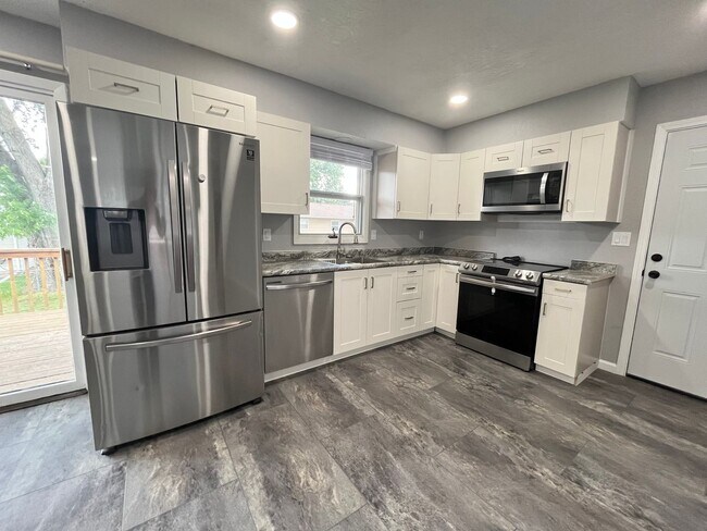 Foto del edificio - Newly Renovated 5 Bed/3 Bath in South Sioux Falls!