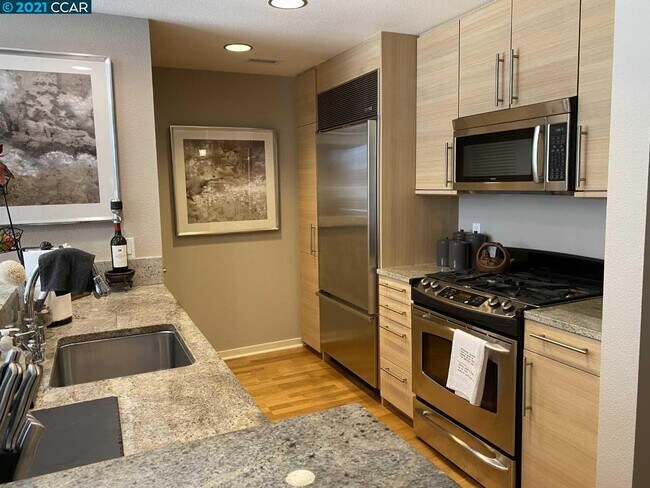 Foto del edificio - 1655 N California Blvd