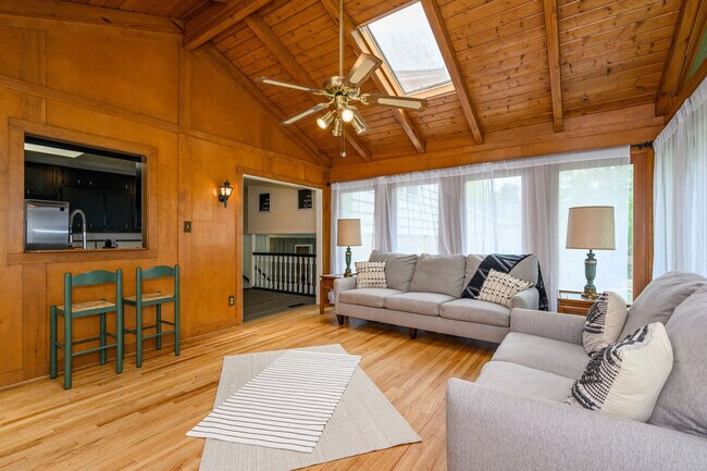 Building Photo - 2431 Weatherford Ct