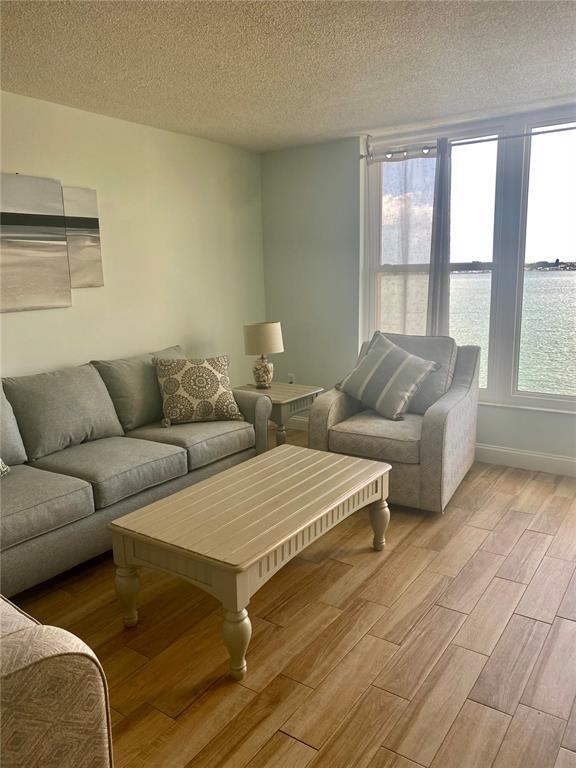 Foto del edificio - 7560 Bay Island Dr S