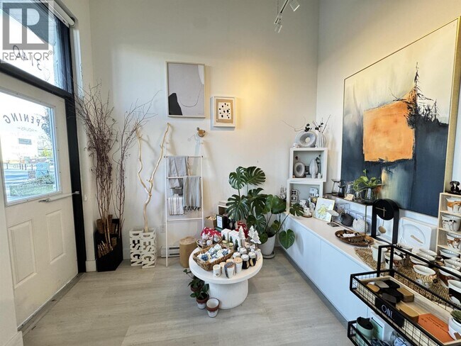 Photo du bâtiment - 2180 Kelly Ave