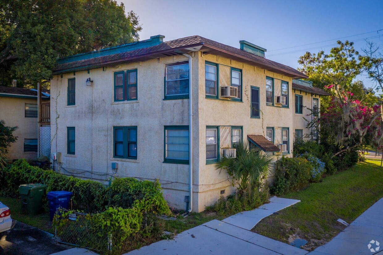 669 Avenue B NW, Winter Haven, FL 33881 Apartments in Winter Haven