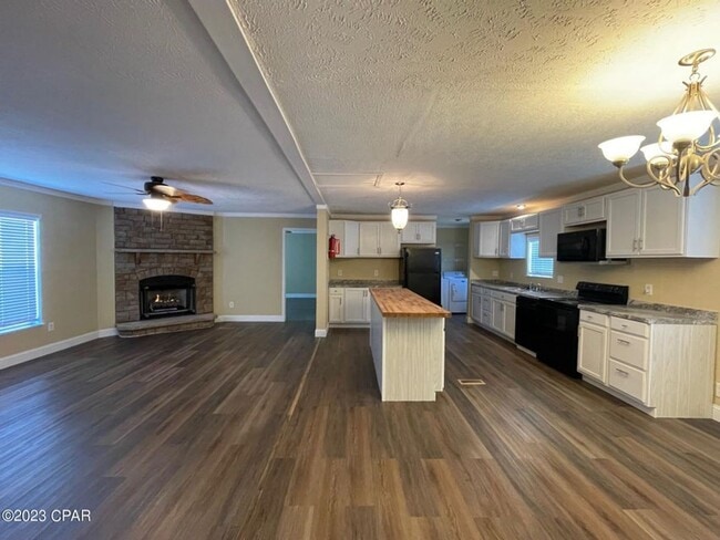Building Photo - 2306 Rachesky Ave